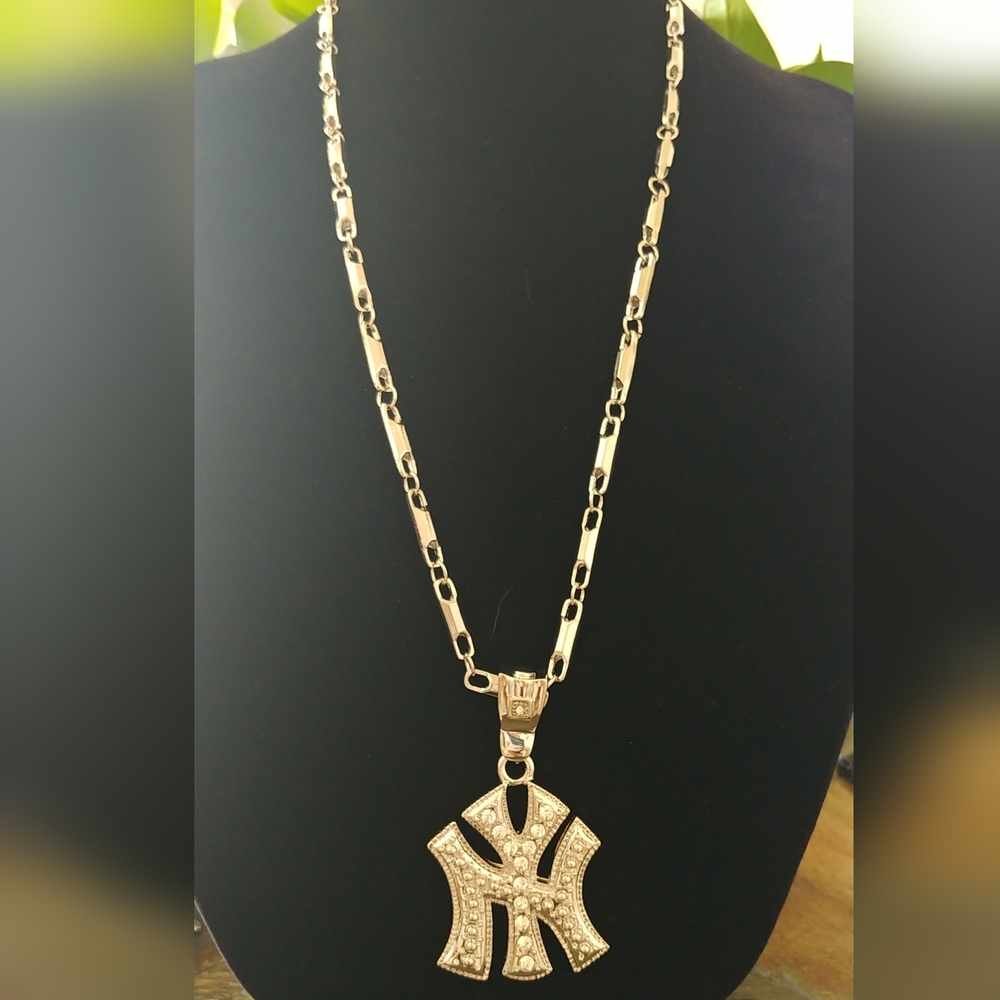 New York Pendant Necklace